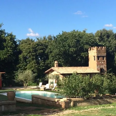 Relais Torre Del Piancastagno * Sutri
