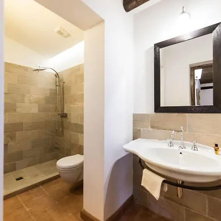 Relais Torre Del Piancastagno * Sutri